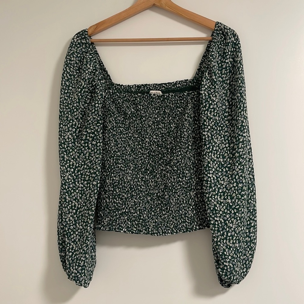 NWOT Abercrombie Green Floral Smocked Blouse with Long sleeve and fitted torso